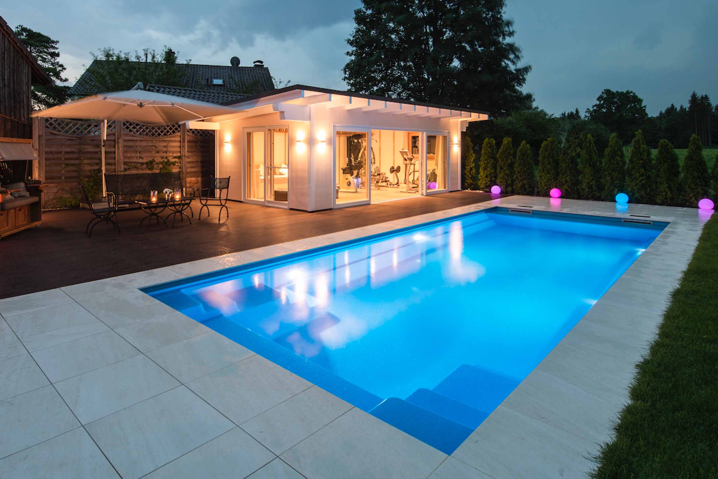 stor pool från Spa o Bad Gävle