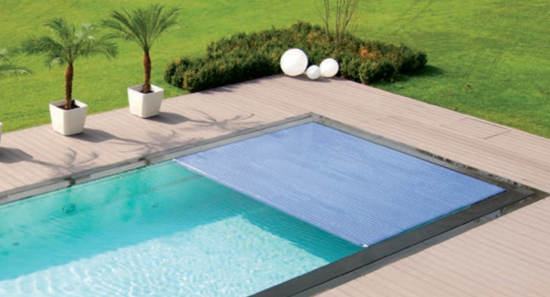 pool med lamelltäckning i Gävle